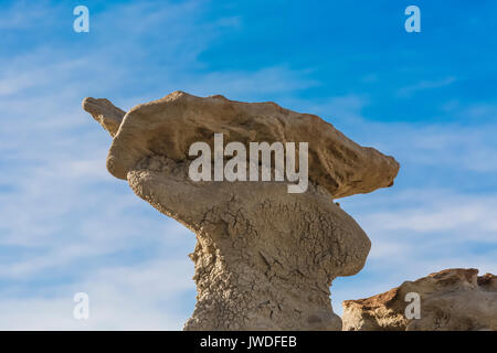 Hoodoo in der dramatischen erosional Landschaft von Bisti De-Na-Zin Wilderness / in der Nähe von Farmington, New Mexico, USA Stockfoto