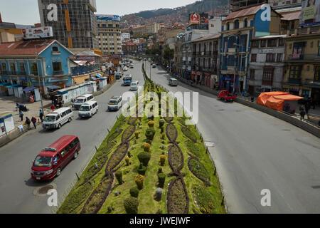 Begrünten Mittelstreifen auf der Avenida Pérez Velasco, La Paz, Bolivien, Südamerika Stockfoto