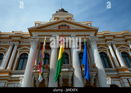 Flaggen auf nationaler Kongress der Bolivien Gebäude, Plaza Murillo, La Paz, Bolivien, Südamerika Stockfoto