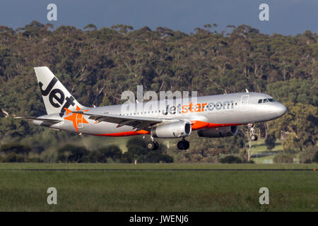 Jetstar Airways Airbus A320-232 VH-VGO Landung in Melbourne International Airport. Stockfoto