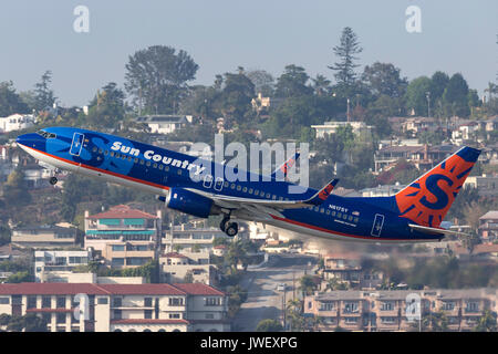 Sun Country Airlines Boeing 737-8 K2N 817 SY Abfahrt San Diego Internationalen Flughafen. Stockfoto