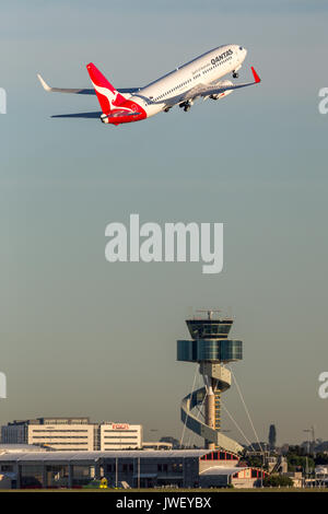 Qantas Boeing 737-800 Flugzeuge vom Flughafen Sydney. Stockfoto