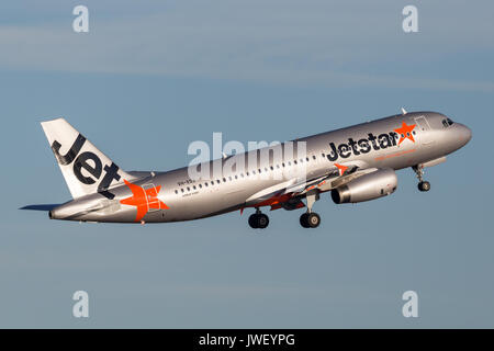 Jetstar Airways Airbus A320 airliner Weg vom Flughafen Sydney. Stockfoto