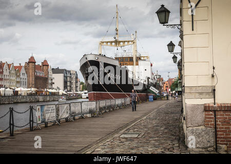 Danzig, Polen - August 04, 2017: SS Soldek Schiff auf dem Fluss Mottlau in Danzig, Polen. Sie war das erste Schiff in Polen nach dem Zweiten Weltkrieg. Stockfoto