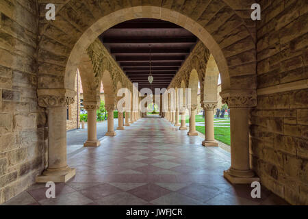 Die architektonischen Strukturen der Flur an der Stanford Universität in Palo Alto, Kalifornien, USA Stockfoto