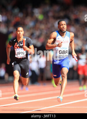 Großbritanniens Nathanael Mitchell Blake (rechts) in der Männer 4 x 100 m Staffel Wärme während der Tag neun der Leichtathletik-WM 2017 auf der Londoner Stadion. Stockfoto