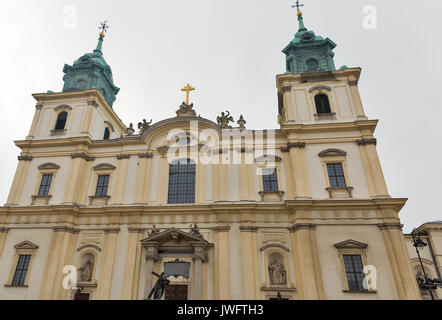 Die Kirche des Heiligen Kreuzes Fassade in Warschau, Polen. Stockfoto