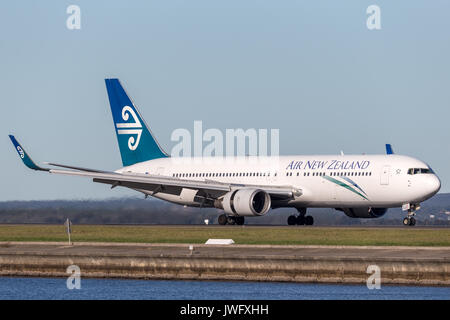 Air New Zealand Boeing 767 Landung am Flughafen Sydney. Stockfoto