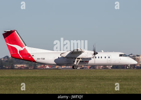 QantasLink Dash Bayerische Flugzeugwerke Bf DHC-8 (8) Twin engined regional Airliner am Flughafen Sydney. Stockfoto
