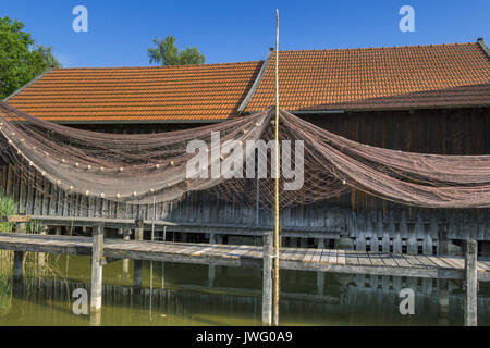 Bootshütte mit Fischernetzen in Dießen am Ammersee, Pfaffenwinkel, Oberbayern, Bayern, Deutschland, Europa Stockfoto