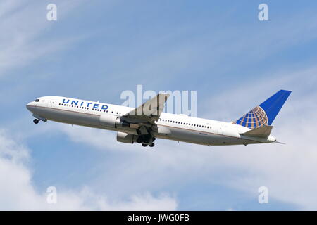 United Airlines Boeing 767-300ER N656UA vom London Heathrow Flughafen, Großbritannien Stockfoto