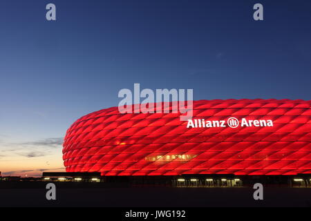 Deutschland, München, Fussballstadion, Allianz Arena, erbaut 2002-2005, Architekten Herzog und de Meuron, Covertex Aussenhülle Stockfoto