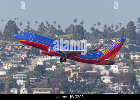 Southwest Airlines Boeing 737-7 BD N 7732 der scheidende San Diego Internationalen Flughafen. Stockfoto