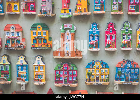 Danzig, Polen - August 04,2017: Souvenir Magnete der Städte Gdansk. Stockfoto