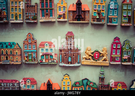 Danzig, Polen - August 04,2017: Souvenir Magnete der Städte Gdansk. Stockfoto