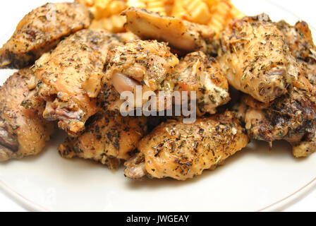 Knusprig gegrillte Italienisch gewürzt Chicken Wing Stücke Stockfoto