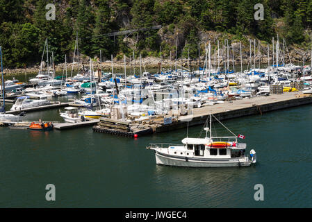 Eine Marina mit privaten Yachten, Kajütboote und luxuriöse Boote im Horseshoe Bay in der Nähe von BC Ferries Ferry Terminal in British Columbia Kanada Stockfoto