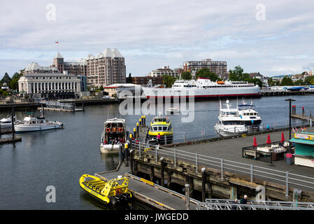 Die Schönen Inneren Hafen von Victoria mit Booten, Taxis, Fähre Boote und Yachten auf Vancouver Island British Columbia Kanada Stockfoto