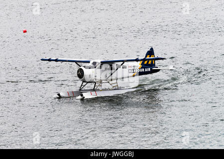 Harbour Air Wasserflugzeug Rollen auf Wasser für den Abflug in Vancouver British Columbia Kanada Stockfoto