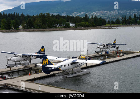 Harbour Air wasserflugzeuge an der Anlegestelle Plattformen auf Wasser in Vancouver British Columbia Kanada angedockt Stockfoto