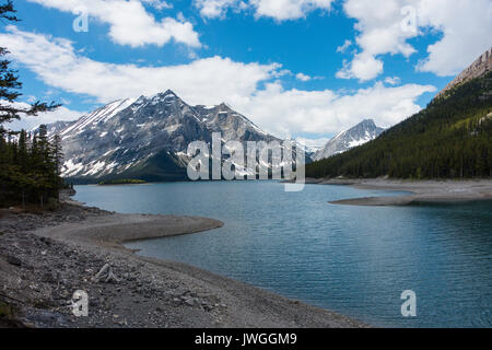 Mount Lyautey und Mount Putnik mit Upper Kananaskis Lake in den kanadischen Rockies Alberta Kanada Stockfoto