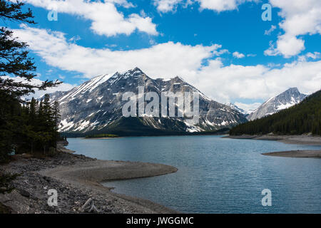 Mount Lyautey und Mount Putnik mit Upper Kananaskis Lake in den kanadischen Rockies Alberta Kanada Stockfoto