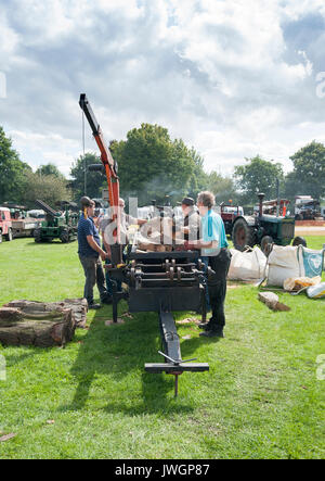 Vintage Dreschmaschine am Driffield Dampf- und Oldtimer Rallye Stockfoto