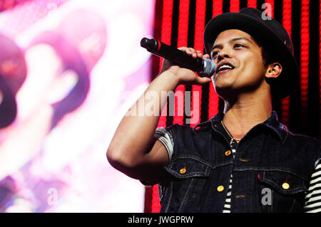 Bruno Mars führt 2010 Power 106 Powerhouse Konzert Honda Mitte Juni 19,2010 Anaheim. Stockfoto