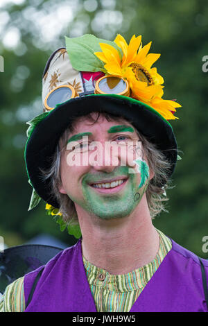 Burley, Hampshire, UK. 12 Aug, 2017. New Forest Fairy Festival. Massen von Feen und Elfen, mit Feenstaub besprüht, auf Burley für das Wochenende steigen für eine magische zauberhafte Festival im New Forest. Credit: Carolyn Jenkins/Alamy leben Nachrichten Stockfoto