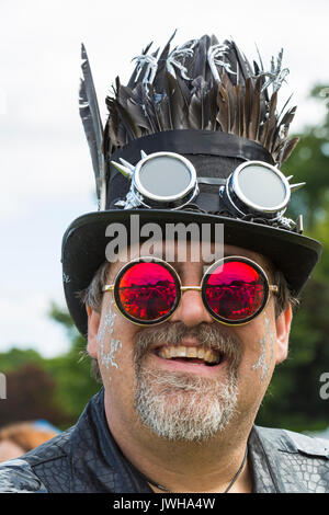 Burley, Hampshire, UK. 12 Aug, 2017. New Forest Fairy Festival. Massen von Feen und Elfen, mit Feenstaub besprüht, auf Burley für das Wochenende steigen für eine magische zauberhafte Festival im New Forest. Credit: Carolyn Jenkins/Alamy leben Nachrichten Stockfoto