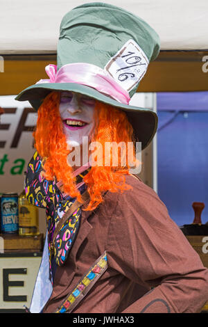 Burley, Hampshire, UK. 12 Aug, 2017. New Forest Fairy Festival. Massen von Feen und Elfen, mit Feenstaub besprüht, auf Burley für das Wochenende steigen für eine magische zauberhafte Festival im New Forest. Credit: Carolyn Jenkins/Alamy leben Nachrichten Stockfoto