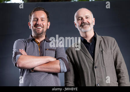 Edinburgh, Großbritannien. 12 Aug, 2017. Edinburgh, Großbritannien. 12 Aug, 2017. Künstler und Fotografen Chris Leslie (links) und Professor für Architektur Johnny Rodger, beim Edinburgh International Book Festival erscheinen. Edinburgh, Schottland. 12. August 2017 Bild per Kreditkarte: GARY DOAK/Alamy leben Nachrichten Stockfoto