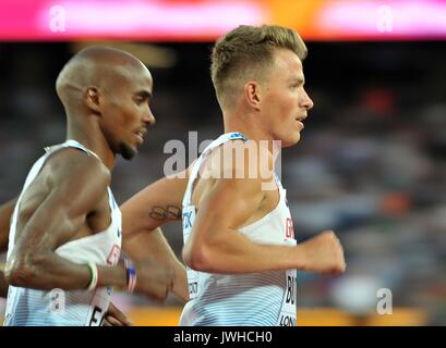 Stratford, Großbritannien. 12 Aug, 2017. Mohamed FARAH (GBR) und Andrew BUTCHART (GBR) in den mens 5000 m. IAAF Leichtathletik WM. London Olympiastadion. Queen Elizabeth Olympic Park. Stratford. London. UK. 12.08.2017. Stockfoto