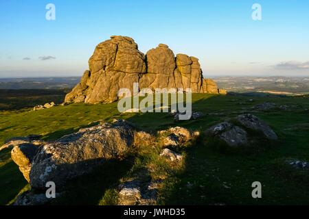 Haytor, Dartmoor, Devon, Großbritannien. 12. August 2017. UK Wetter. Die Felsen von Haytor im darmoor Nationalpark, Devon im warmen Abend Sonnenschein. Photo Credit: Graham Jagd-/Alamy leben Nachrichten Stockfoto