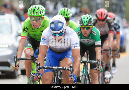 Breckenridge, Colorado, USA. 11 Aug, 2017. Männer pro Radfahrer rennen durch die Straßen von Breckenridge, die während der zweiten Phase des Eröffnungs-Colorado Classic Radrennen, Breckenridge, Colorado. Credit: Cal Sport Media/Alamy leben Nachrichten Stockfoto