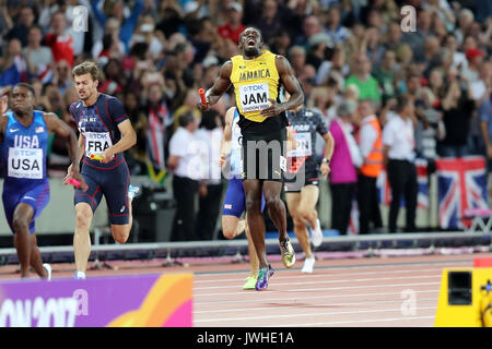 London, Großbritannien. 12. Am 17. August. Usain Bolt nach oben ziehen in der Männer 4 x 100 m-Finale Verletzte bei der Leichtathletik-WM 2017, Queen Elizabeth Olympic Park, Stratford, London, UK. Foto: Simon Balson/Alamy leben Nachrichten Stockfoto