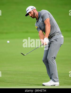 Golfspieler Dustin Johnson während der PGA Meisterschaft am Samstag, den 12. August 2017 An der Wachtel-höhle in Charlotte, NC. Jakob Kupferman/CSM Stockfoto