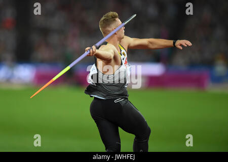 London, Großbritannien. 12. August 2017. Johannes Vetter (GER) gewinnt den Speerwerfer Finale bei den Londoner Stadion entfernt, am Tag neun Der IAAF World Championships in London 2017. Zweite Jakub Vadlejch (CZE), dritte Petr Frydrych (CZE). Credit: Stephen Chung/Alamy leben Nachrichten Stockfoto