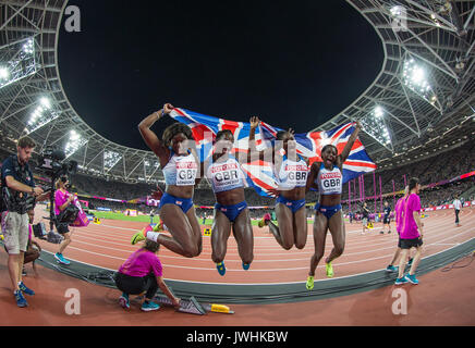 London, Großbritannien. 12 August, 2017. Die Frauen Großbritannien 4 x 100 Meter Silbermedaillengewinner (L-R) Asha PHILIP, Desiree HENRY, Dina ASHER - SMITH & Daryll NEITA während der IAAF Leichtathletik WM 2017 am Tag 9 bei den Olympischen Park, London, England am 12. August 2017. Foto von Andy Rowland/PRiME Media Bilder./Alamy leben Nachrichten Stockfoto