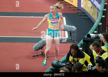 London, Großbritannien. 12 Aug, 2017. Sally Pearson, Australien, nach dem Gewinn der Frauen 100m Hürden Finale am Tag neun der IAAF London 2017 Weltmeisterschaften am London Stadion. Credit: Paul Davey/Alamy leben Nachrichten Stockfoto