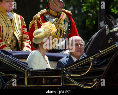 Seine Majestät König Felipe VI. von Spanien, begleitet von Ihrer Majestät Königin Letizia, zahlen einen Staatsbesuch in Großbritannien. Dadurch wird der erste Staatsbesuch der britischen Königin von König Felipe und Letizia. Der letzte Staatsbesuch aus Spanien wurde von König Juan Carlos und Königin Sofia im Jahr 1986. Mit: Ihre Majestät Königin Letizia, seine Königliche Hoheit der Herzog von Edinburgh Wo: London, England, Großbritannien Wann: 12 Aug 2017 Quelle: Wheatley/WANN Stockfoto