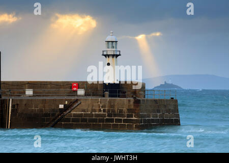 Sonnenaufgang am St Ives in Cornwall erfasst Stockfoto