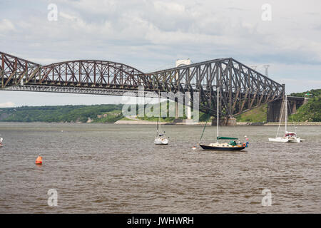 Die Quebec Bridge ist ein vernieteten Stahl truss Struktur und ist immer noch die längste Brücke Span in der Welt. Stockfoto