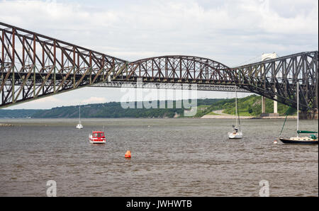 Die Quebec Bridge ist ein vernieteten Stahl truss Struktur und ist immer noch die längste Brücke Span in der Welt. Stockfoto