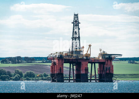 Stillgelegte Nordsee öl Bohrinsel im Cromarty Firth, Schottland günstig Stockfoto