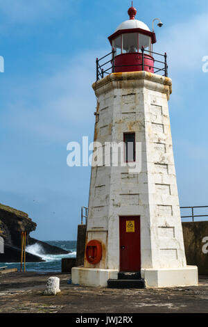 Lybster Hafen Leuchtturm am Ende des Kais Caithness. Kleine Fischerdorf im Norden von Schottland Stockfoto