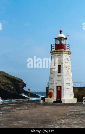 Lybster Hafen Leuchtturm am Ende des Kais Caithness. Kleine Fischerdorf im Norden von Schottland Stockfoto