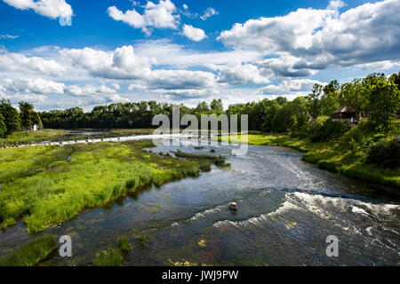 Venta Rasche oder Ventas Rumba ist ein Wasserfall an der Venta in Kuldiga, Lettland. Der breiteste Wasserfall in Europa Stockfoto