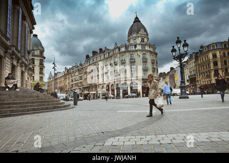 Die Schritte der Opéra de Lille ist ein großartiger Ort, um sich zu erholen, während Sie die Sehenswürdigkeiten der Altstadt von Lille. Stockfoto