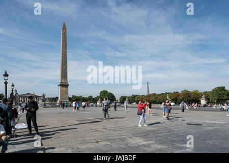 Ein Blick auf die Luxor Obelisk in Place de la Concorde in Paris. Stockfoto